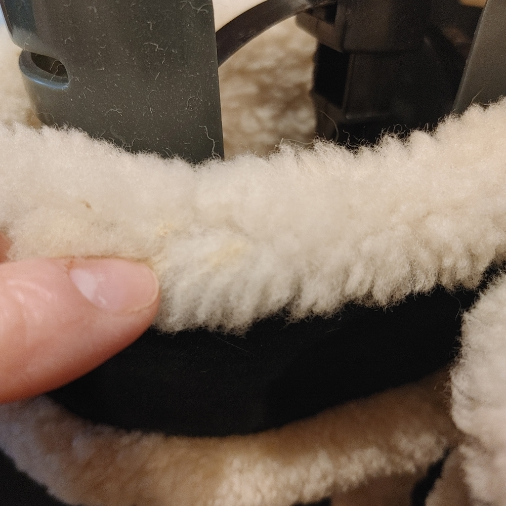 Michael Kors Black Shearing boots - Picture 6 of 10